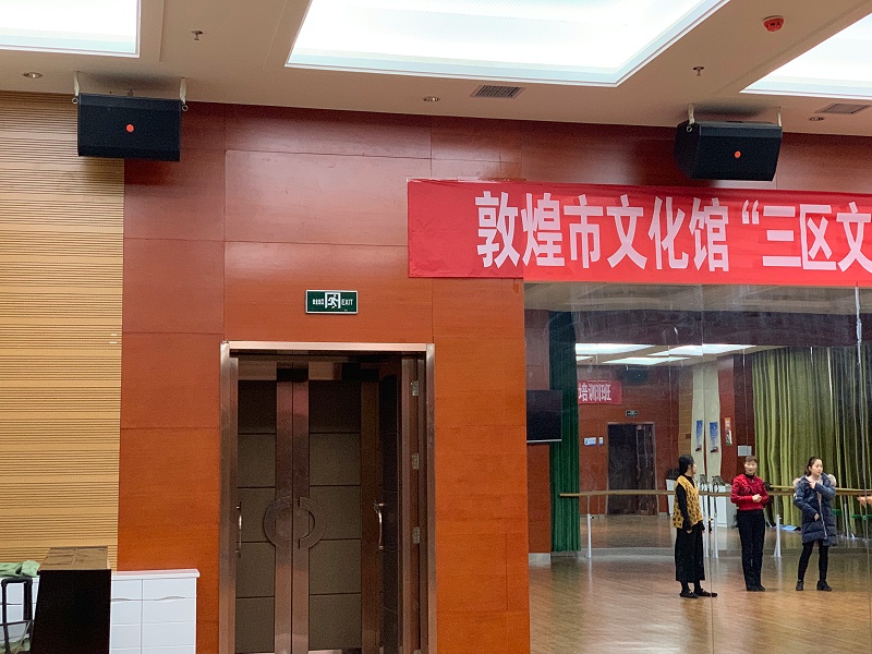 舞台水蜜桃黄色视频在舞台美術中的作用