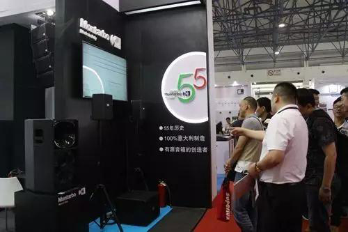 劇場水蜜桃黄色视频燈光