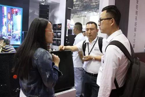 劇場水蜜桃黄色视频燈光