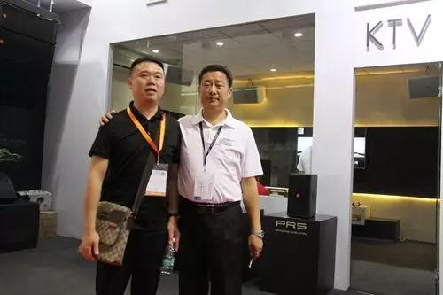 劇場水蜜桃黄色视频燈光