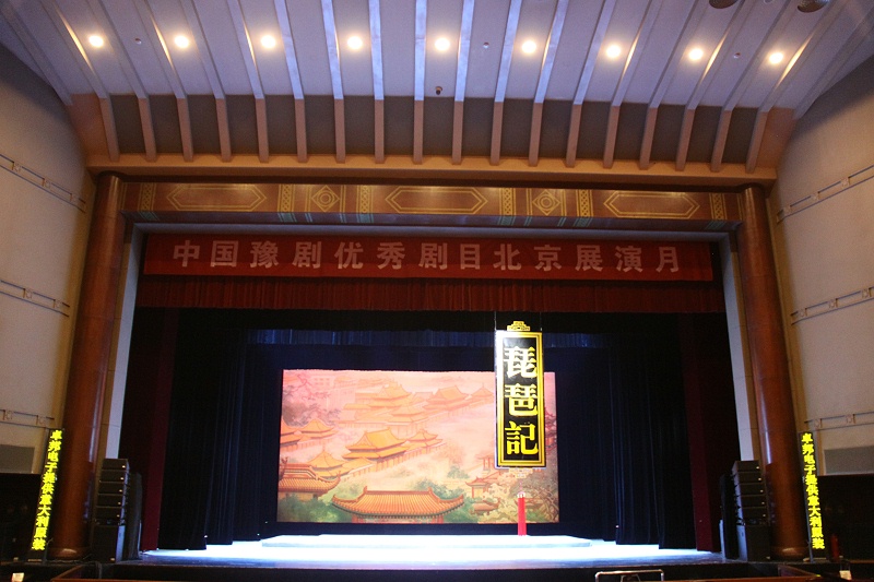 京劇舞台演出中舞台水蜜桃黄色视频設計的特性和作用