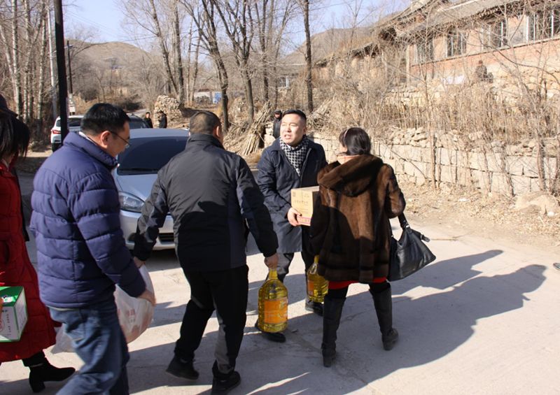 6愛照淶源，ZOBO蜜桃AV无码在线观看黨支部寒冬送暖扶貧活動