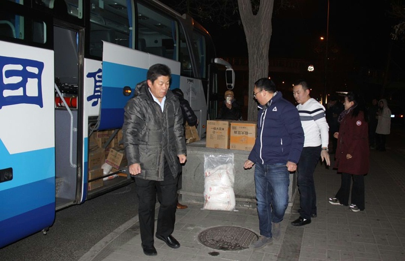2愛照淶源，ZOBO蜜桃AV无码在线观看黨支部寒冬送暖扶貧活動
