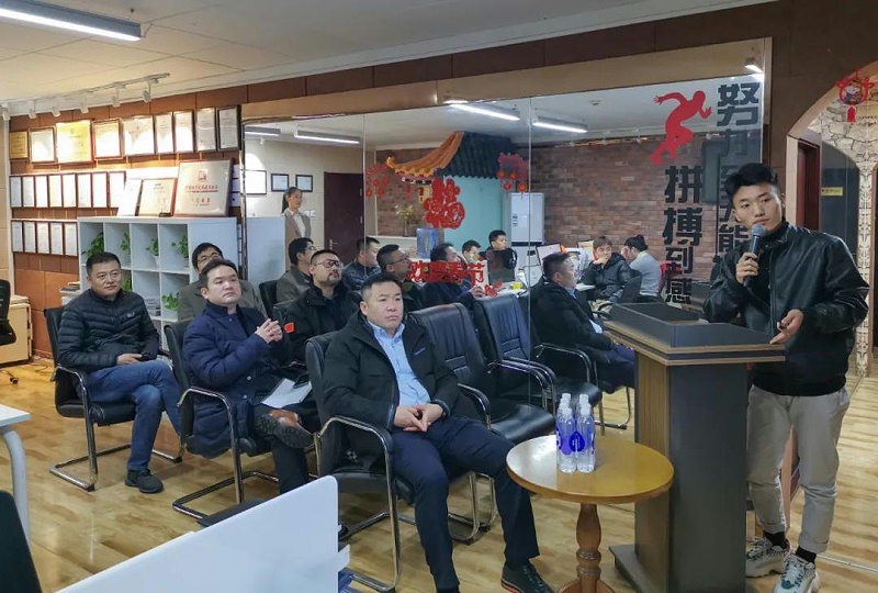 ZOBO蜜桃AV无码在线观看董事長張新峰考察新會員企業