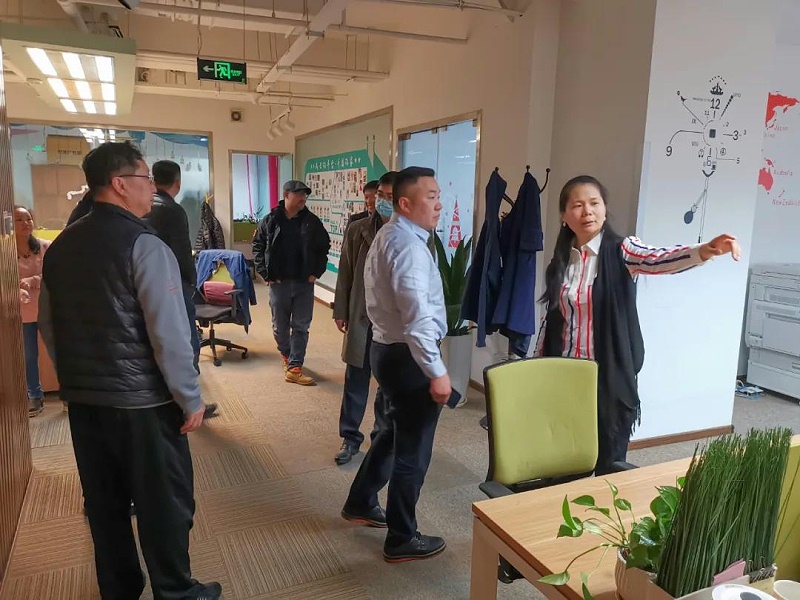 ZOBO蜜桃AV无码在线观看董事長張新峰考察新會員企業