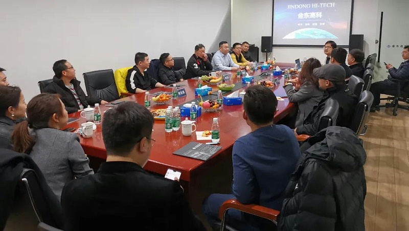 ZOBO蜜桃AV无码在线观看董事長張新峰考察新會員企業