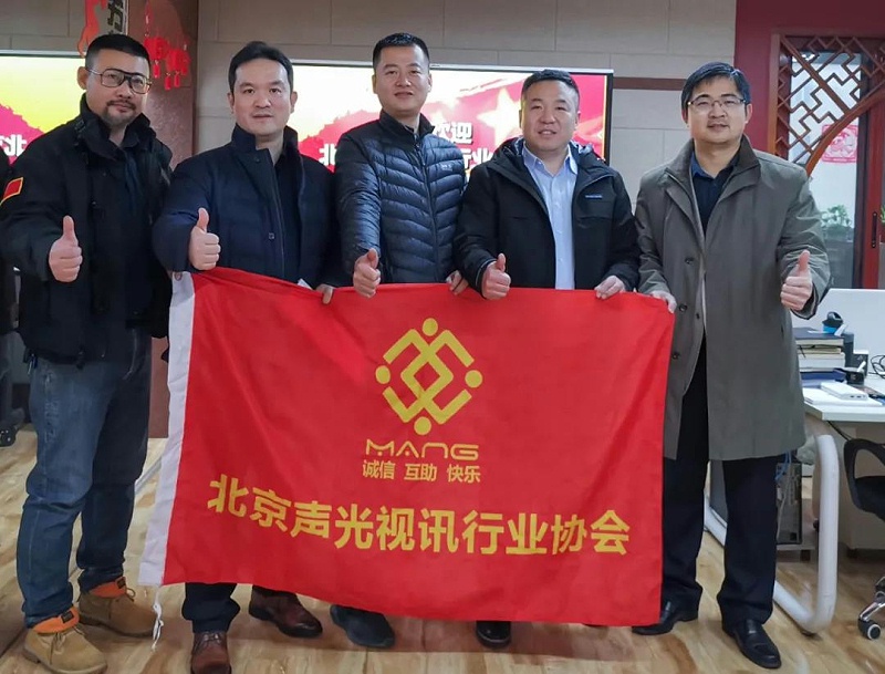 ZOBO蜜桃AV无码在线观看董事長張新峰考察新會員企業