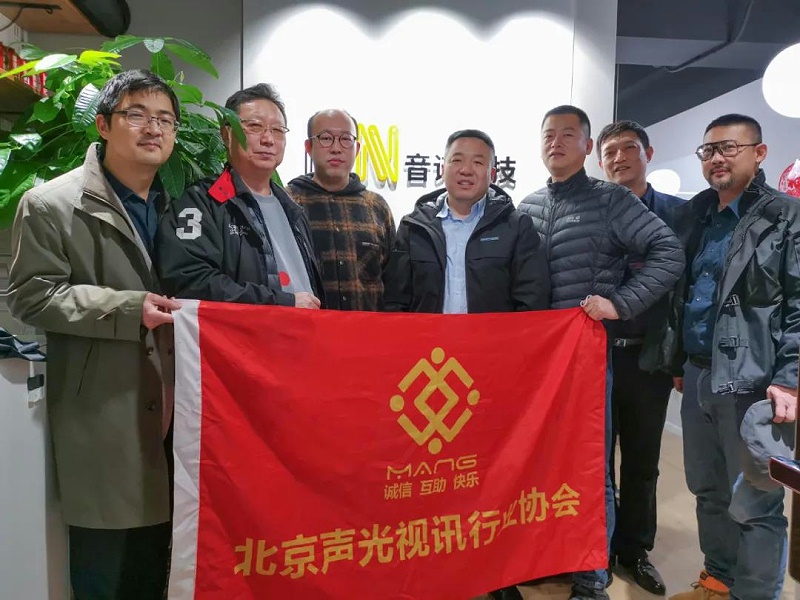 ZOBO蜜桃AV无码在线观看董事長張新峰考察新會員企業